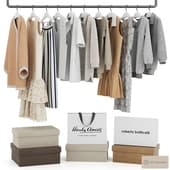 Набор одежды на вешалках/ clothes set